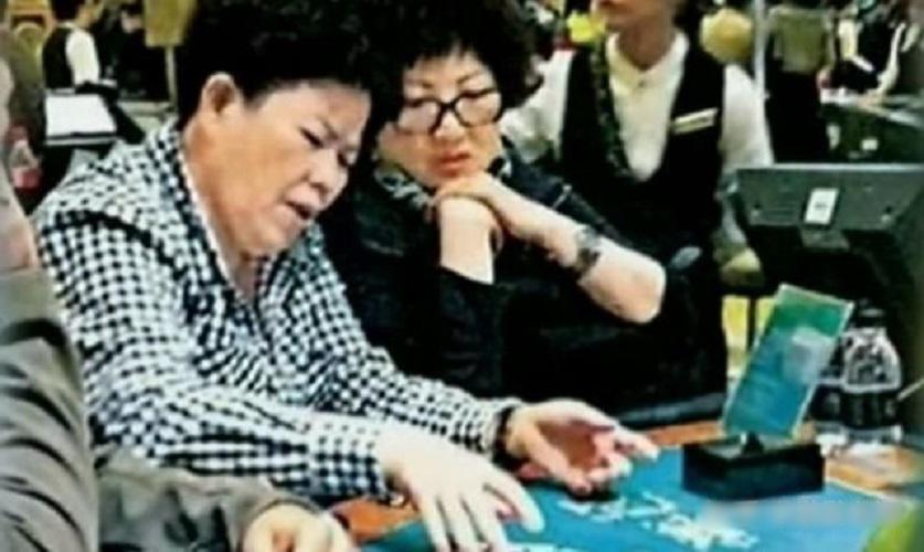 蔡少芬张晋访谈刘銮雄,张晋蔡少芬新婚刘銮雄