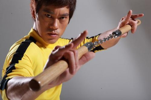 陈国坤少林足球片段李小龙,李小龙饰演者陈国坤真有功夫吗