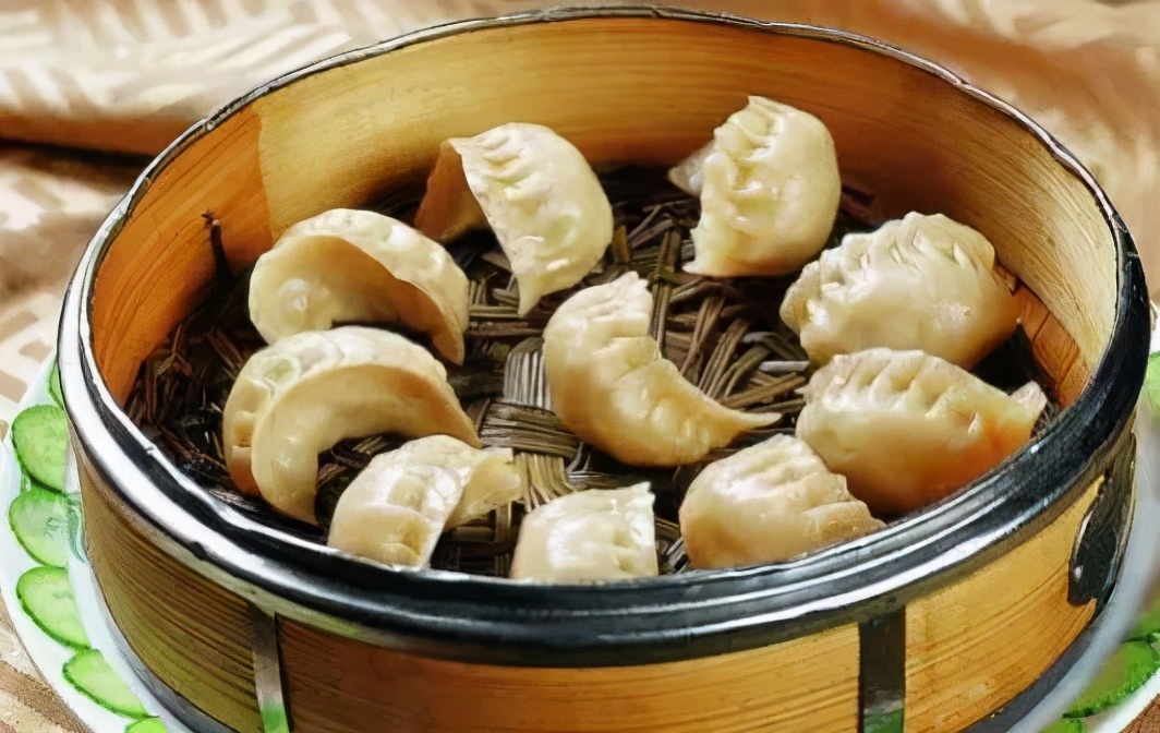 蒸饺要用开水还是凉水和面,蒸饺用冷水还是热水和面好