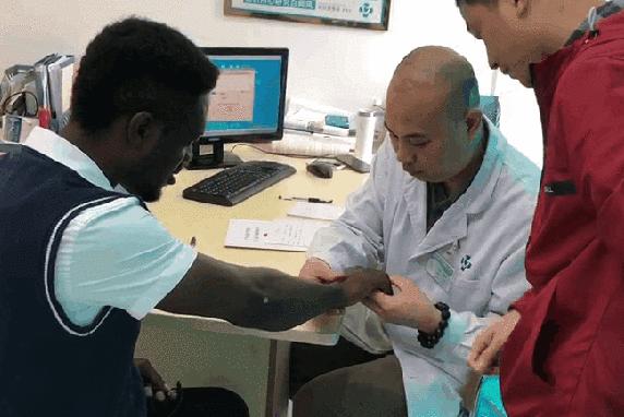 白癜风申请慢性病,广州得了局限性白癜风推荐