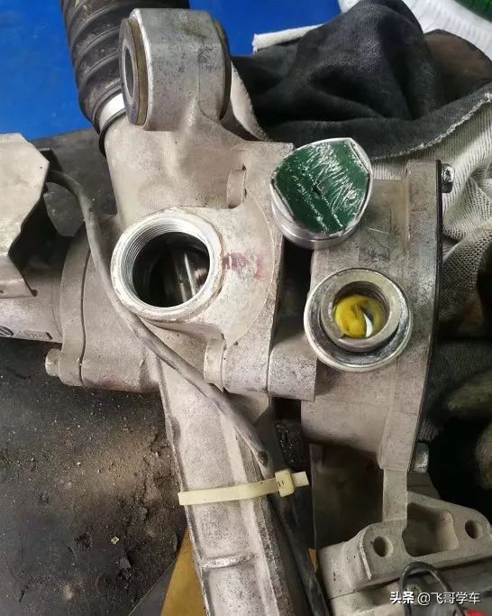 2011款斯巴鲁傲虎后备箱异响,斯巴鲁傲虎加油门发动机一边异响