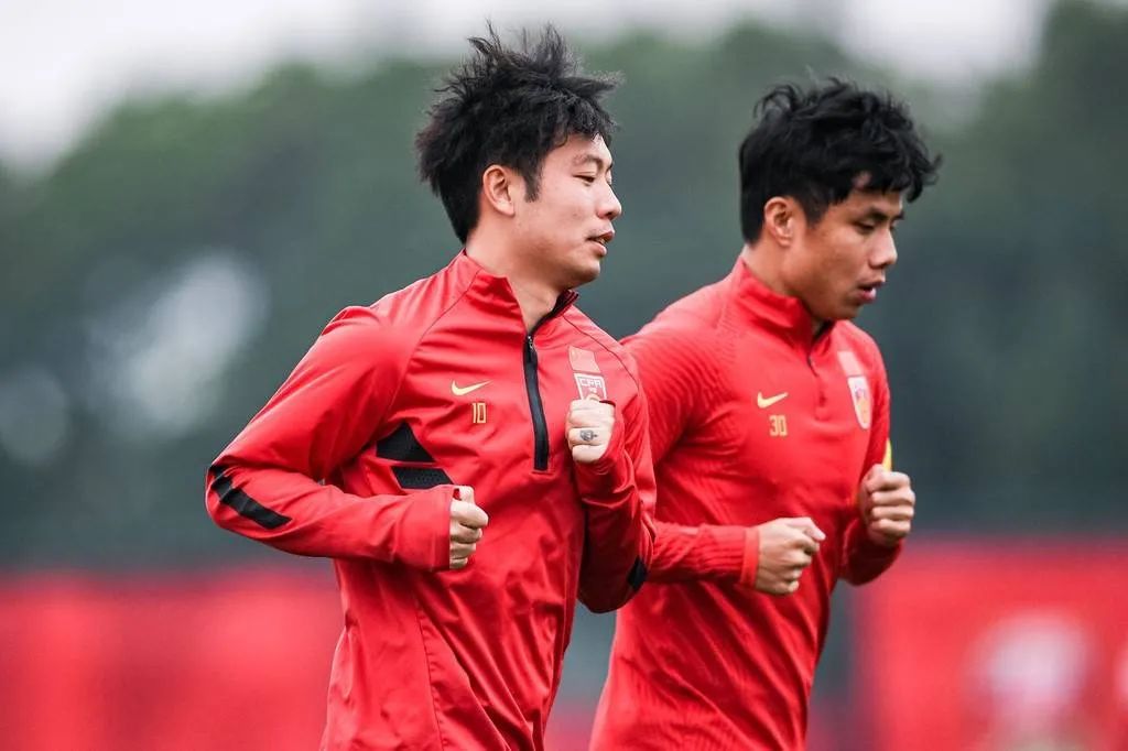 张稀哲的传球是什么梗,张稀哲说球