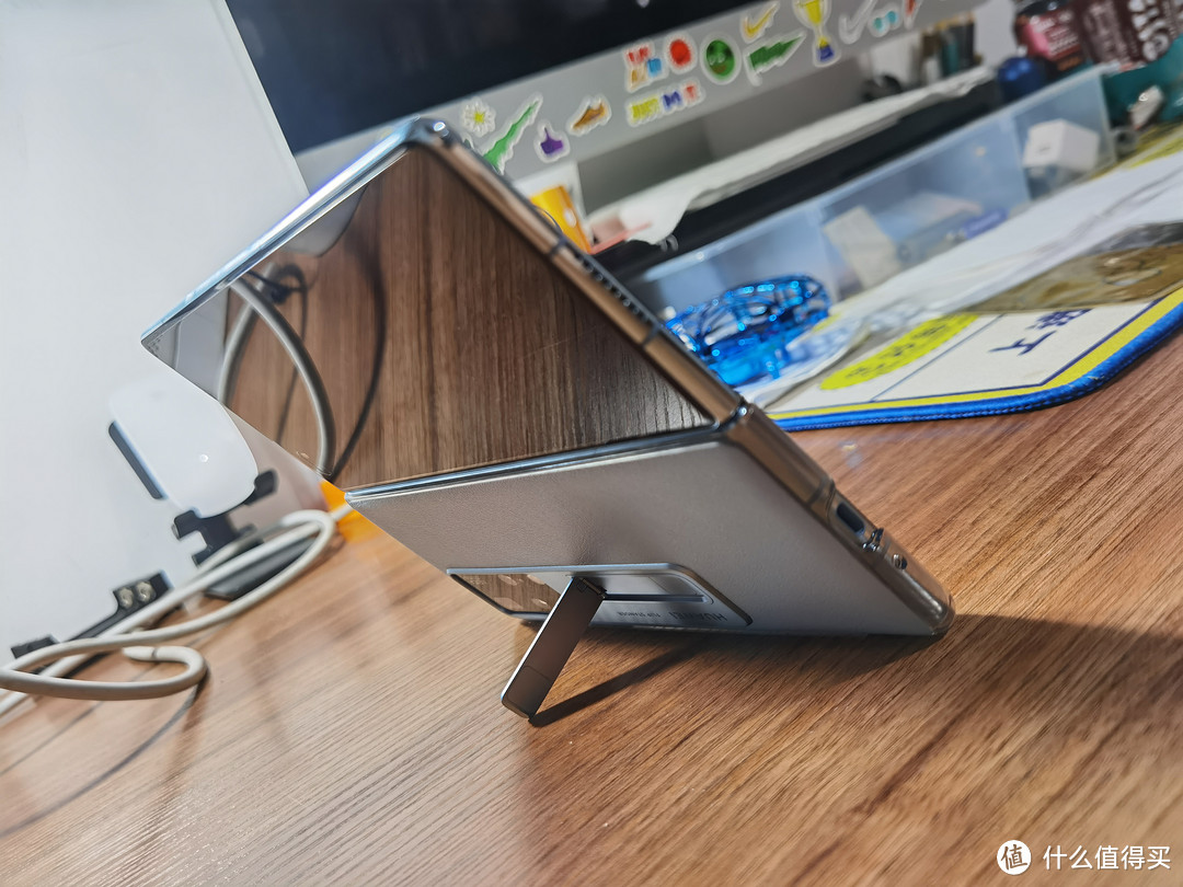 三星fold2对比华为matex2屏幕,华为matex2和三星fold2什么区别