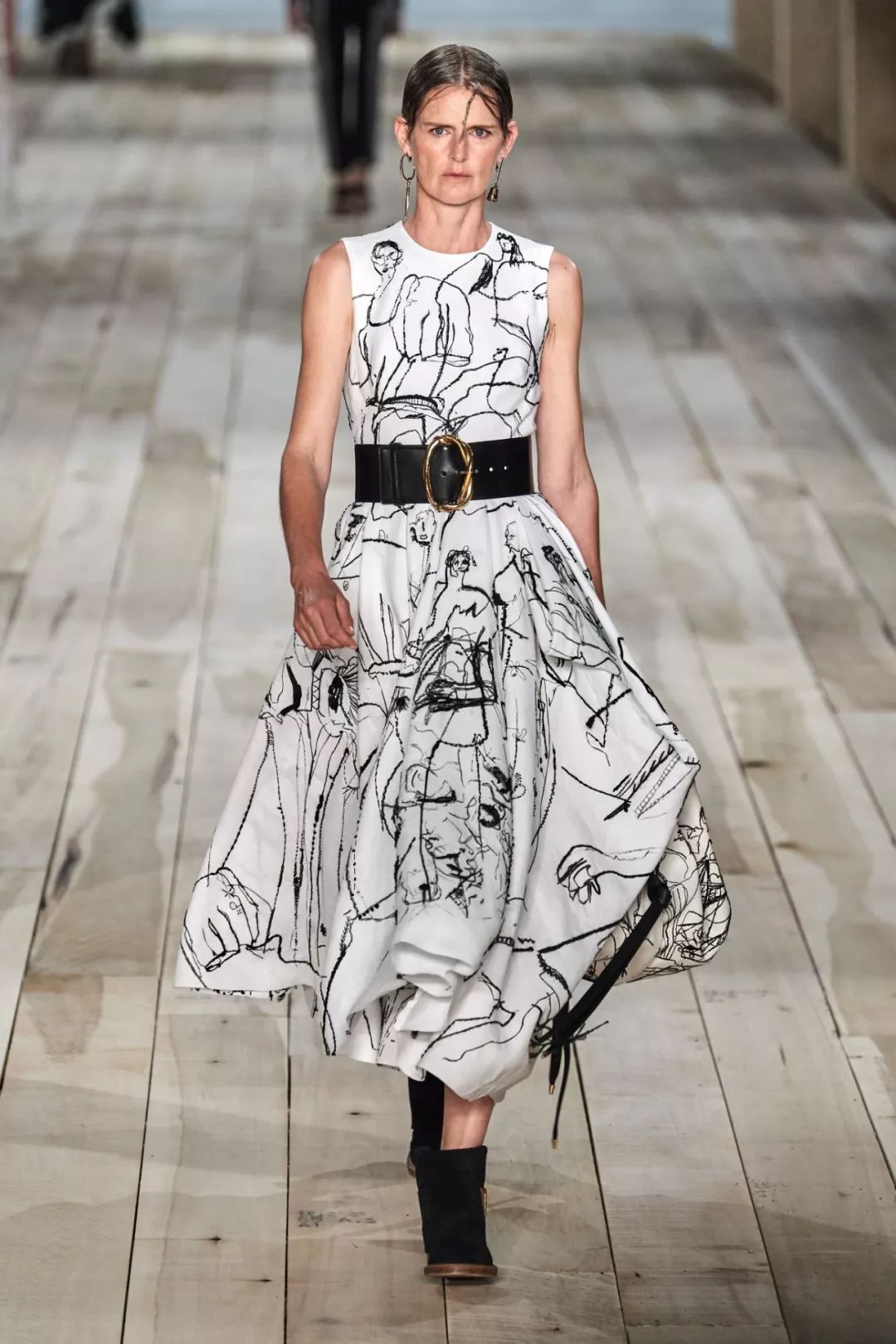 哪些衣服不贵又很高级|不看这波,出关时妹妹会输哦~