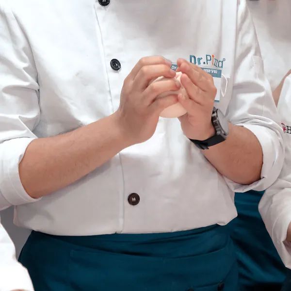 和面发酵后很粘,和面面团里都是气泡