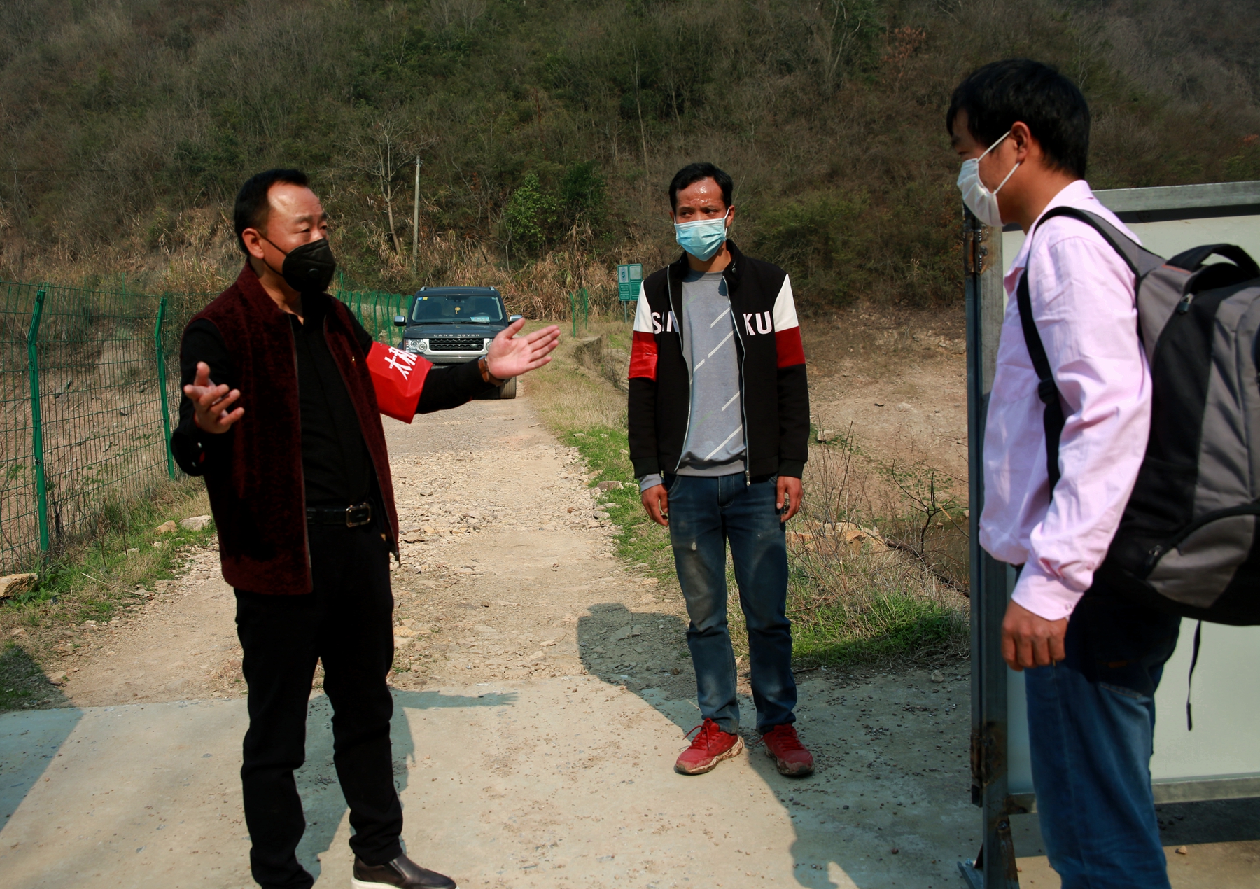 一手抓生产一手抓防疫的宣传报道,一手抓防疫一手抓生产相关简报