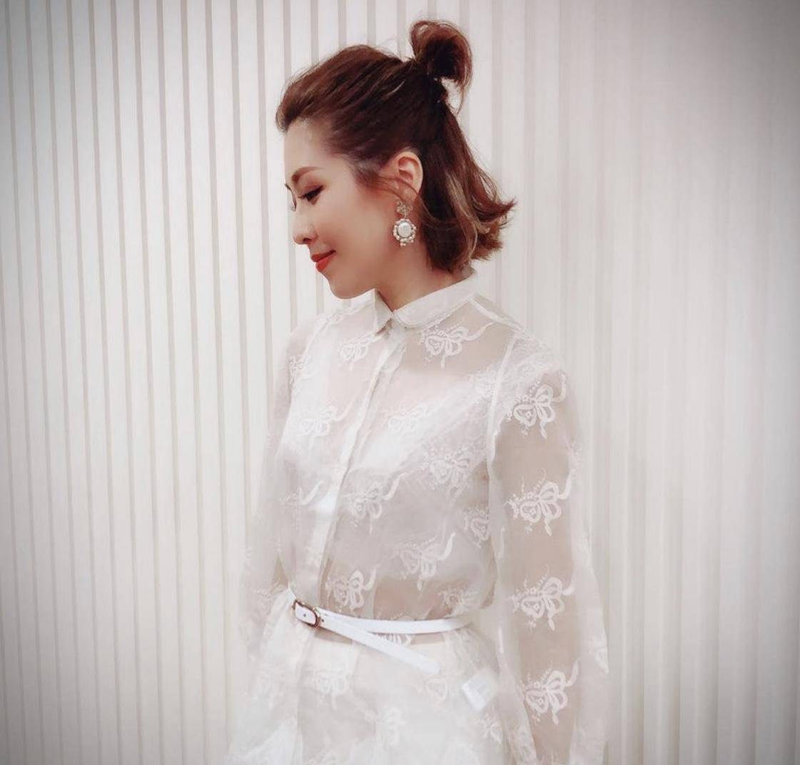 香港女演员上节目玩真心话大冒险被罚舔TVB索腿天后鞋底