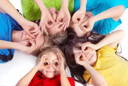 得了散光怎么避免加重,经常喜欢眯着眼睛看东西怎么改正