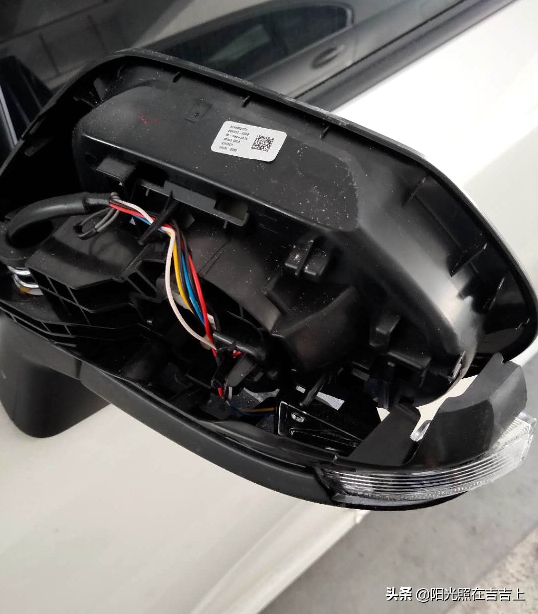 2019款卡罗拉入手记（3）倒车撞坏后视镜，新手第一撞该如何处理