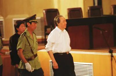 传奇富商牟其中完整版,牟其中靠讲故事赚钱