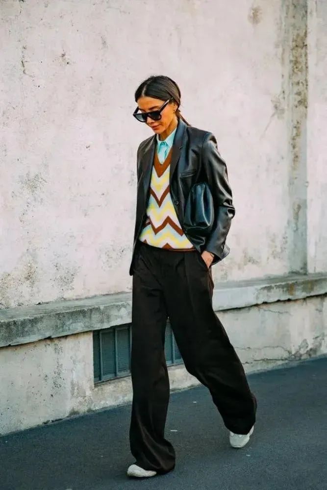 一件皮西装可以有多帅？时髦精们早已给出了答案