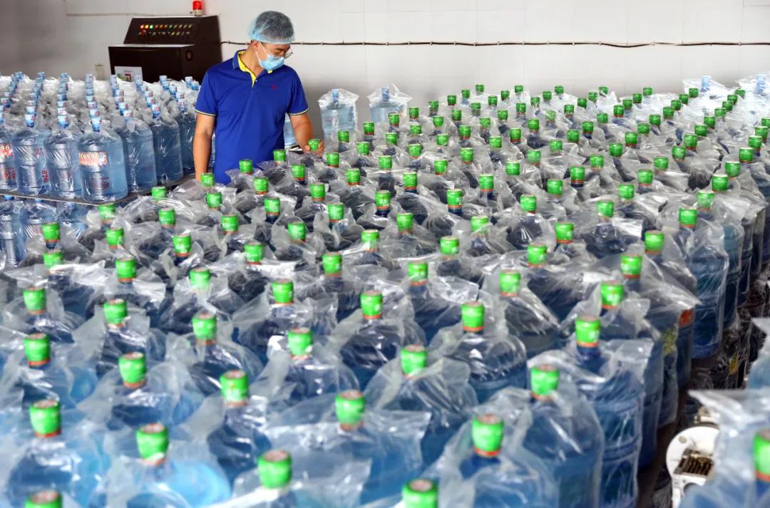 速看！@所有人：半岛请你试喝水，3桶崂翠免费送