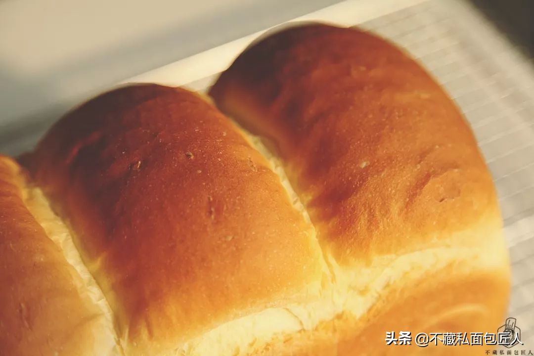 为什么烤出来的面包表皮会皱,面包表皮皱