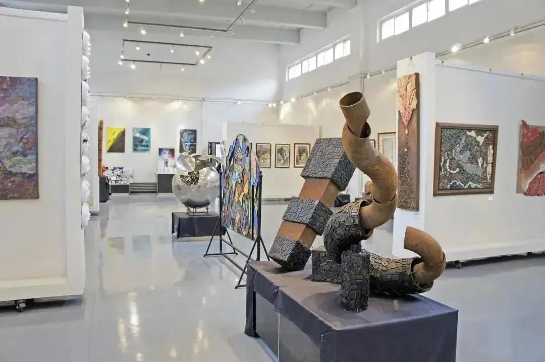 鍥涘窛鏂囧寲鑹烘湳瀛﹂櫌鍥介檯瀛﹂櫌,鐜颁唬鍥介檯鑹烘湳瀛﹂櫌