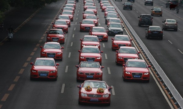 豪车婚车租赁一天多少钱,婚车豪车队租赁价格一览表