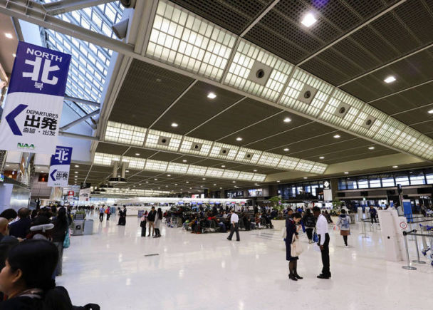 各国观光客在日本成田机场的好玩新发现!可不只是座机场