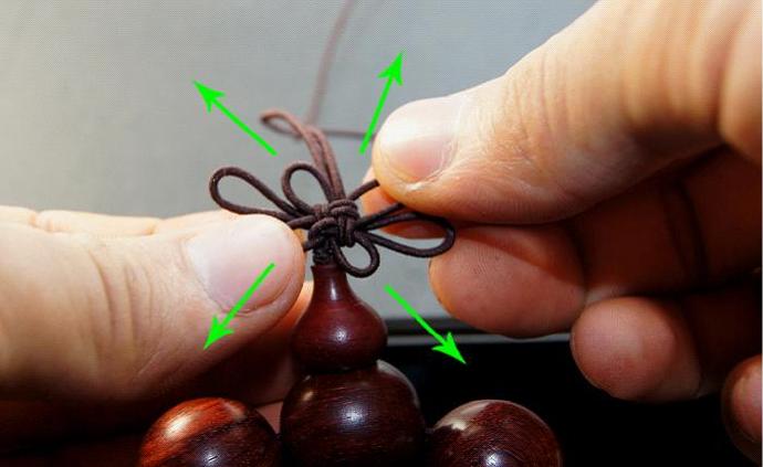 佛珠手链三通穿法及吉祥结编法,橡皮筋佛珠三通的穿法慢步骤