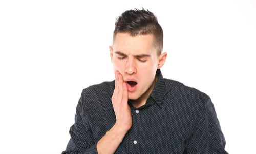 前牙深覆盖是绝症吗,前牙深覆盖是由什么原因引起的