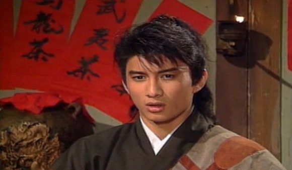 武功、变身、诅咒、外星人，童年看得津津有味的《小侠龙旋风》