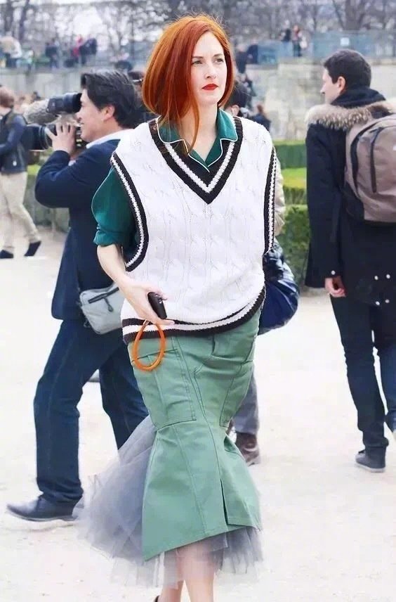 衬衫叠穿秋冬最流行的穿法,衬衫毛衣初春最时髦的穿法