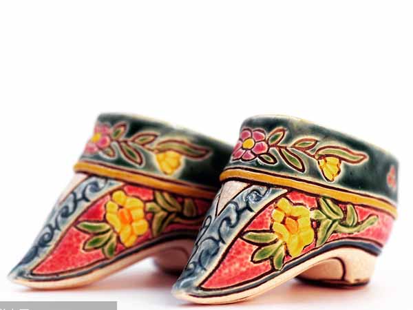 红楼梦中黛玉与宝钗区别,古时候小脚女子