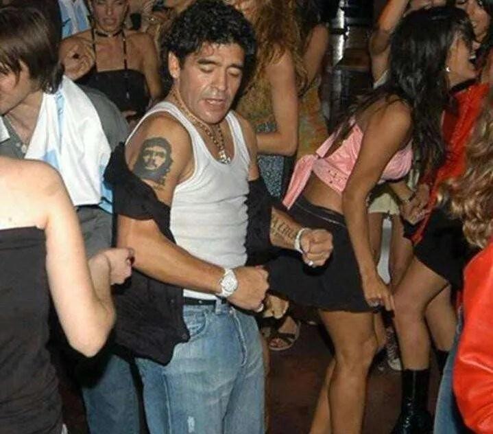 一代球王马拉多纳为何死亡,球王传奇马拉多纳因病