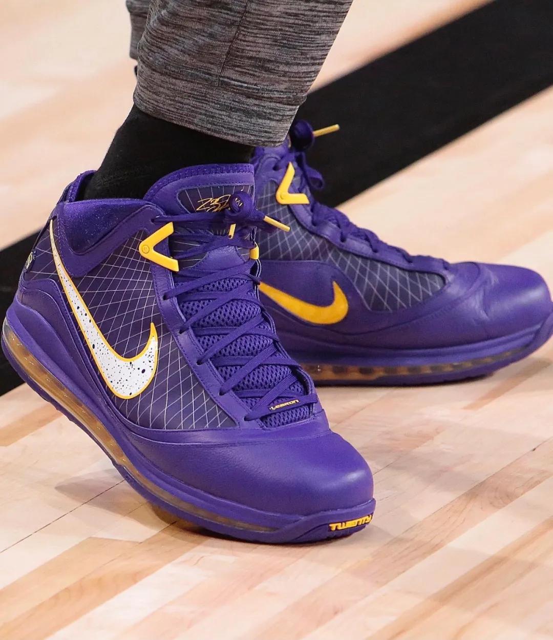 nba球员詹姆斯球鞋上脚,nba球星上脚球鞋詹姆斯18