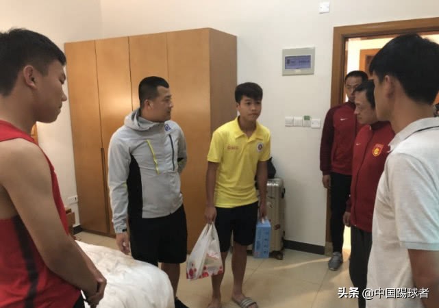 恒大杯越南球员就*力暴**伤人登门致歉河北小将眼睑被打开缝了六针