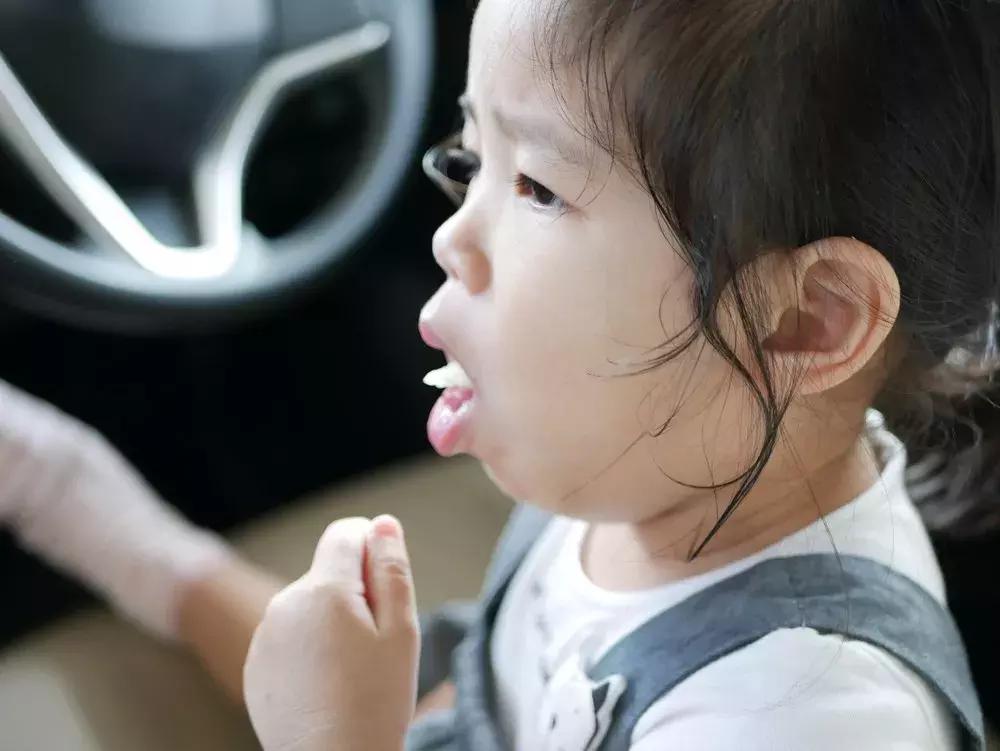 急救手册异物卡喉的唯一救命方法,异物卡喉一招可以救命视频教你