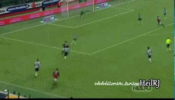 罗纳尔迪尼奥巴萨过人盘带,足球精灵罗纳尔迪尼奥花式过人