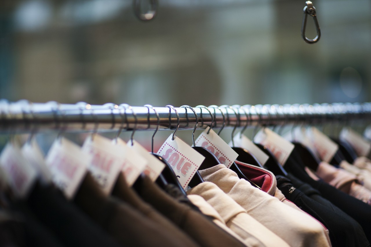 鞋店靠一双袜子月入百万,一万块钱能做什么生意袜子