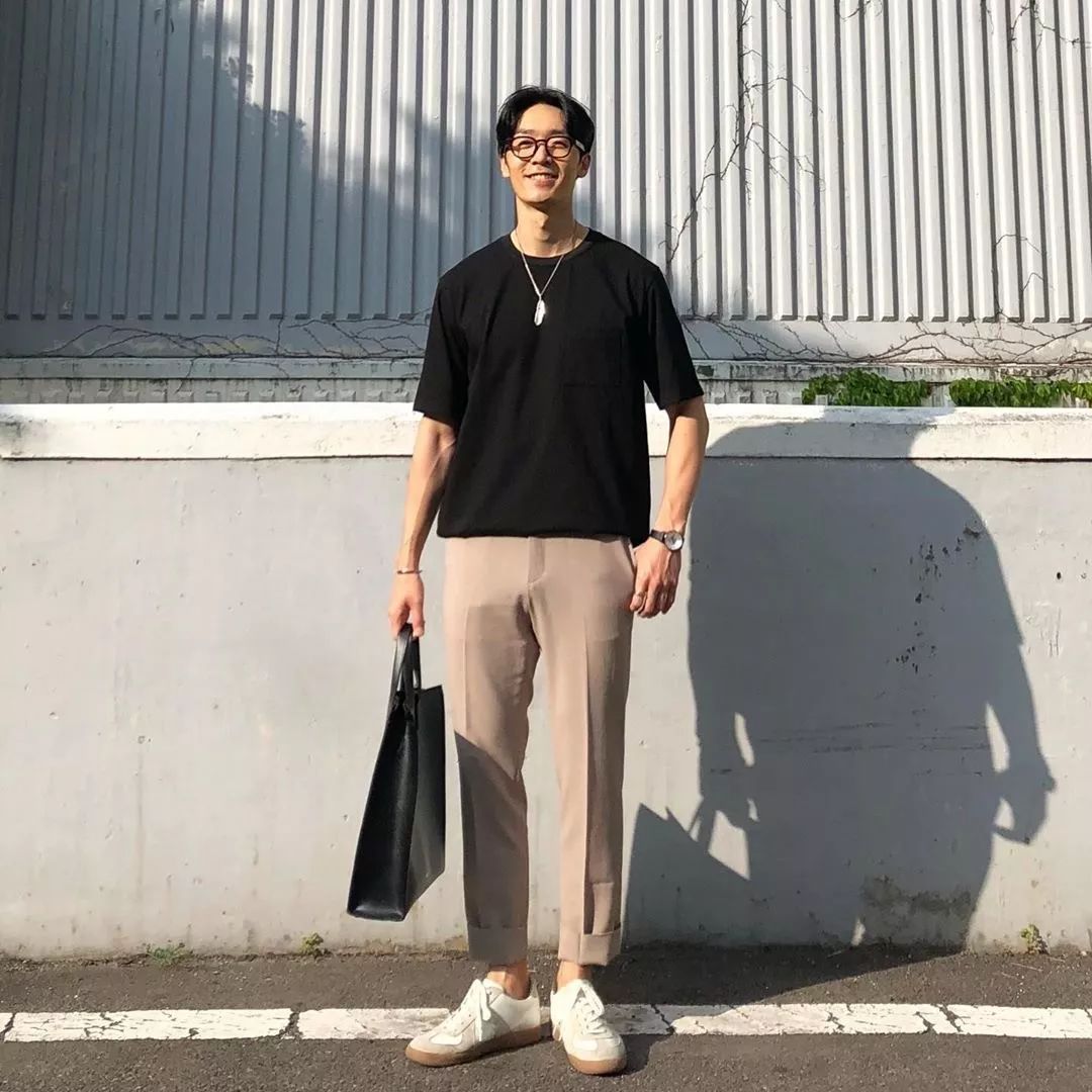 小白鞋撞鞋率很高？不妨试试这个复古时髦的款式，时装精也在穿