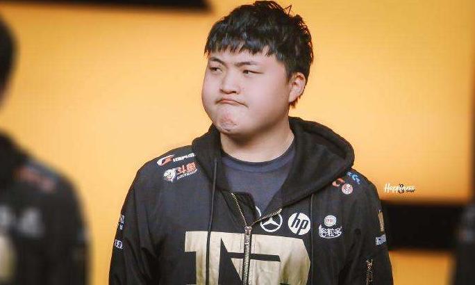 uzi直播玩斗地主,uzi直播找队友