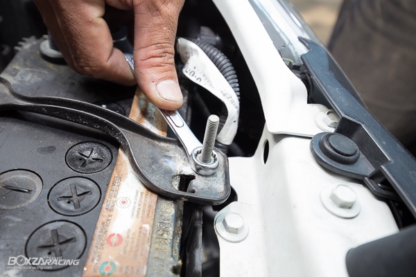 自己动手丰衣足食自己换电瓶是那么的简单