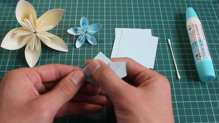 折纸樱花灯笼步骤图解,樱花绣球花折纸教程