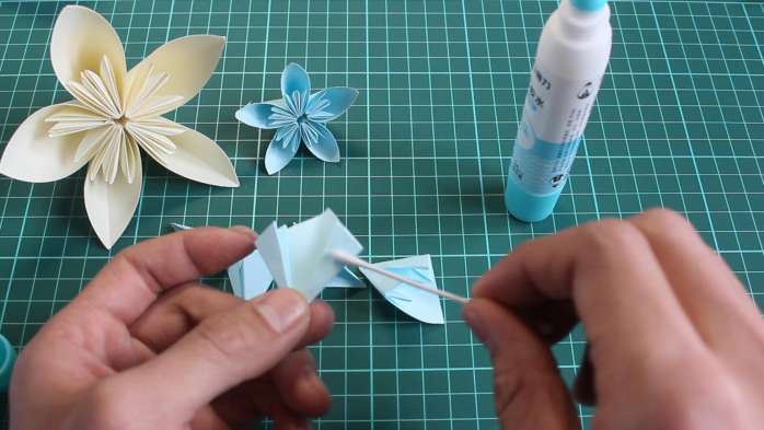 折纸樱花灯笼步骤图解,樱花绣球花折纸教程