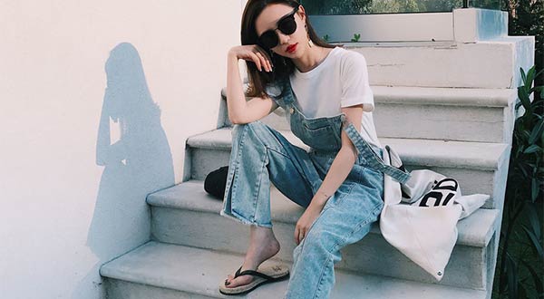 背带裤让人怀念童年的单品