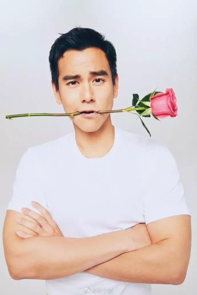 发际线高额头太饱满适合什么发型,发际线大额头高适合的发型