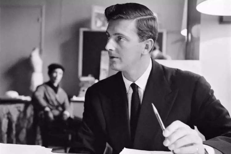 纪梵希赫本最终为什么没有在一起,纪梵希陪伴着赫本