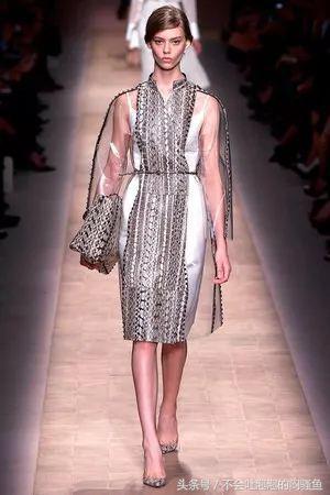 杨幂透明购物袋,花700块买包