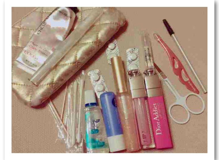 日本化妆包里面装什么东西,日本女生化妆包里有什么