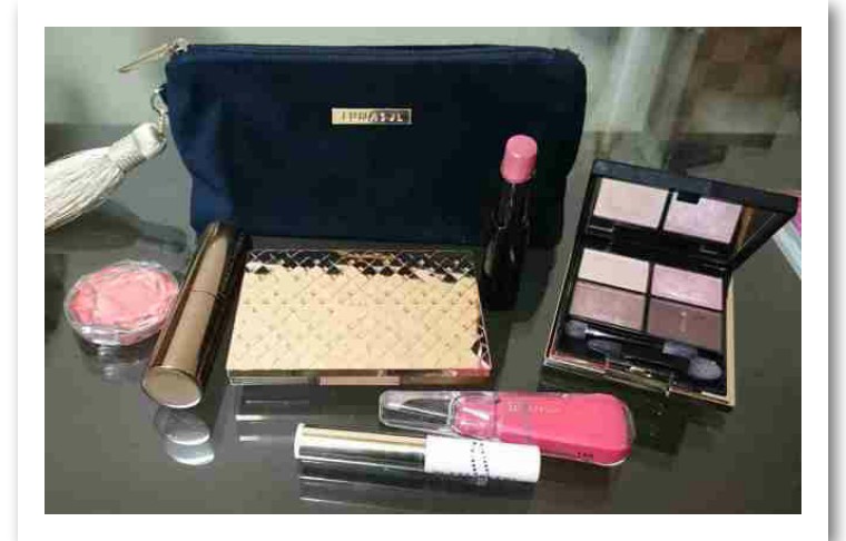 日本化妆包里面装什么东西,日本女生化妆包里有什么