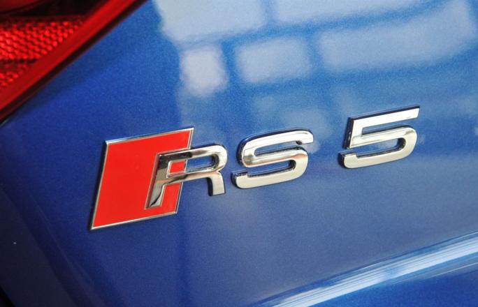 汽车屁股字母意思,车屁股标志是一串字母