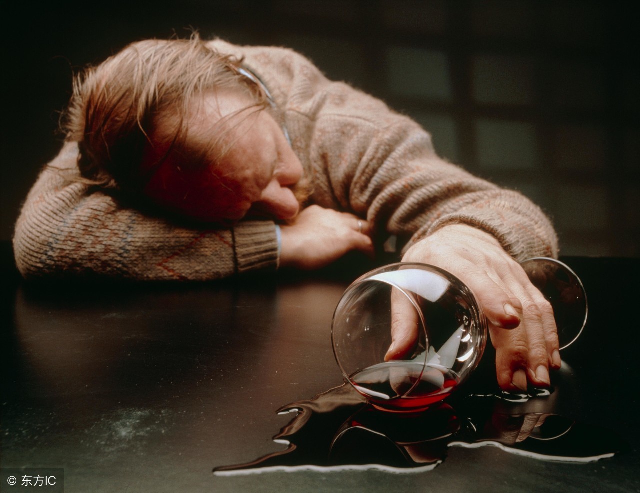 嫁给一个酒鬼老公的痛苦,嫁给一个酒鬼是一个怎样的体验