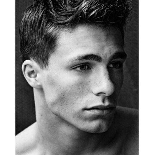 平板卧推怎么肩前束一个点痛,平板卧推感觉肩部发力