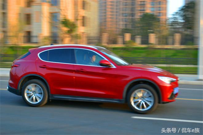 阿尔法罗密欧stelvio照片,阿尔法罗密欧stelvio和什么最像