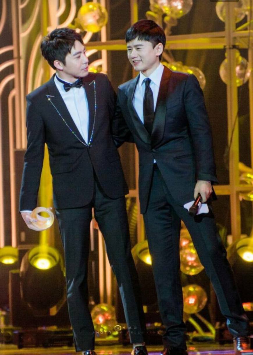 关晓彤红毯惊艳瞬间,张杰和关晓彤视频