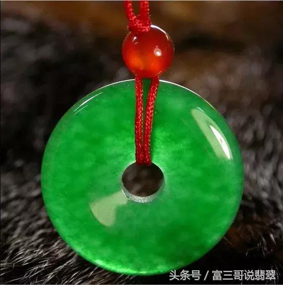 315打假必看：肉眼鉴定翡翠有妙招，看完再也不当冤大头