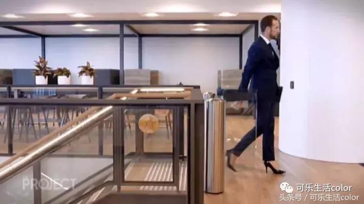 呢个男人日日踩高踭鞋上班，仲话：「高踭鞋令我更自信」？