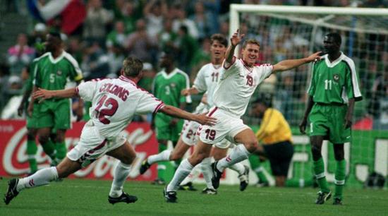 野兽足球的巅峰!一帮不知多少岁的bug,最*力暴**手段撞死西班牙!